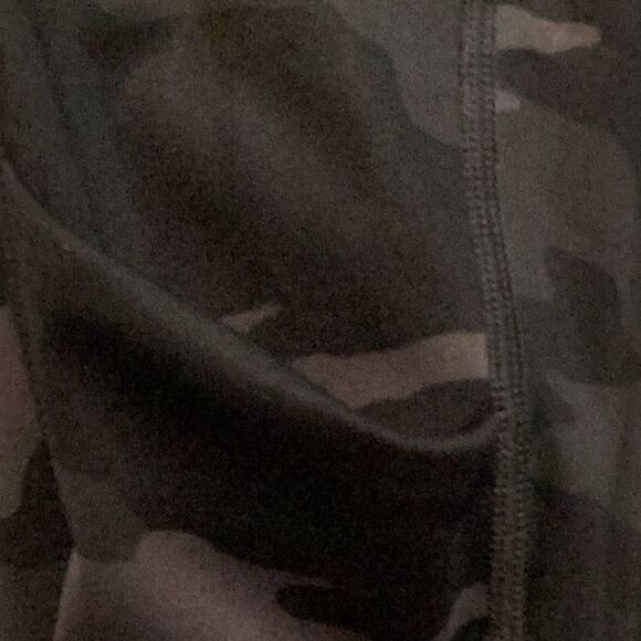 ATHLETA Ultimate 7/8 Tight Legging Camo Black Gray Size Small #531773 - Picture 12 of 14